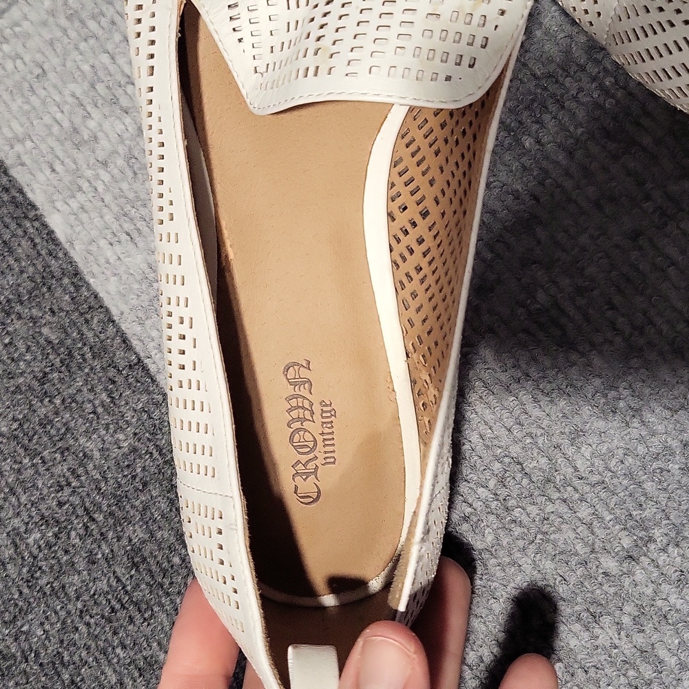 White flats - Picture 3 of 5